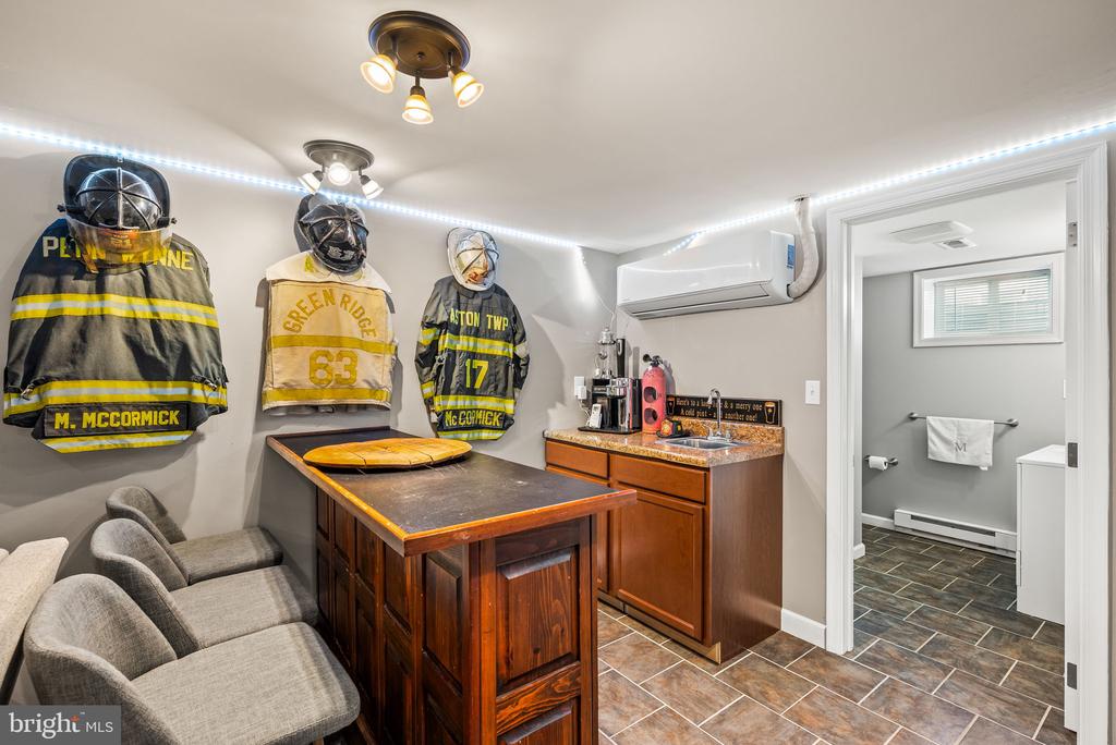 2218 LEE LANE