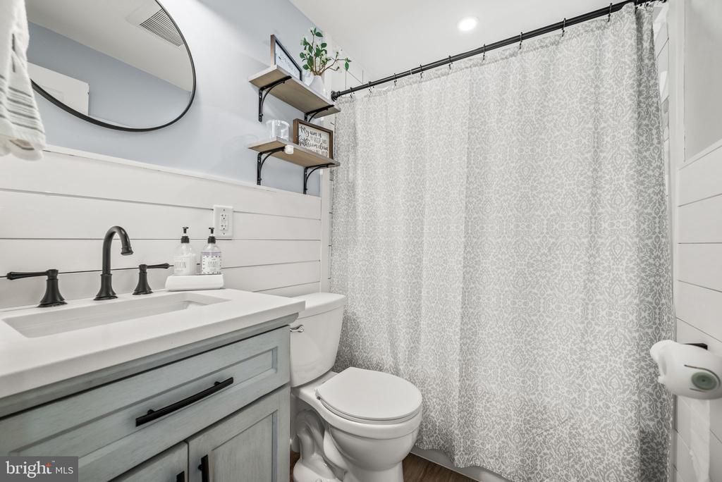 2218 LEE LANE