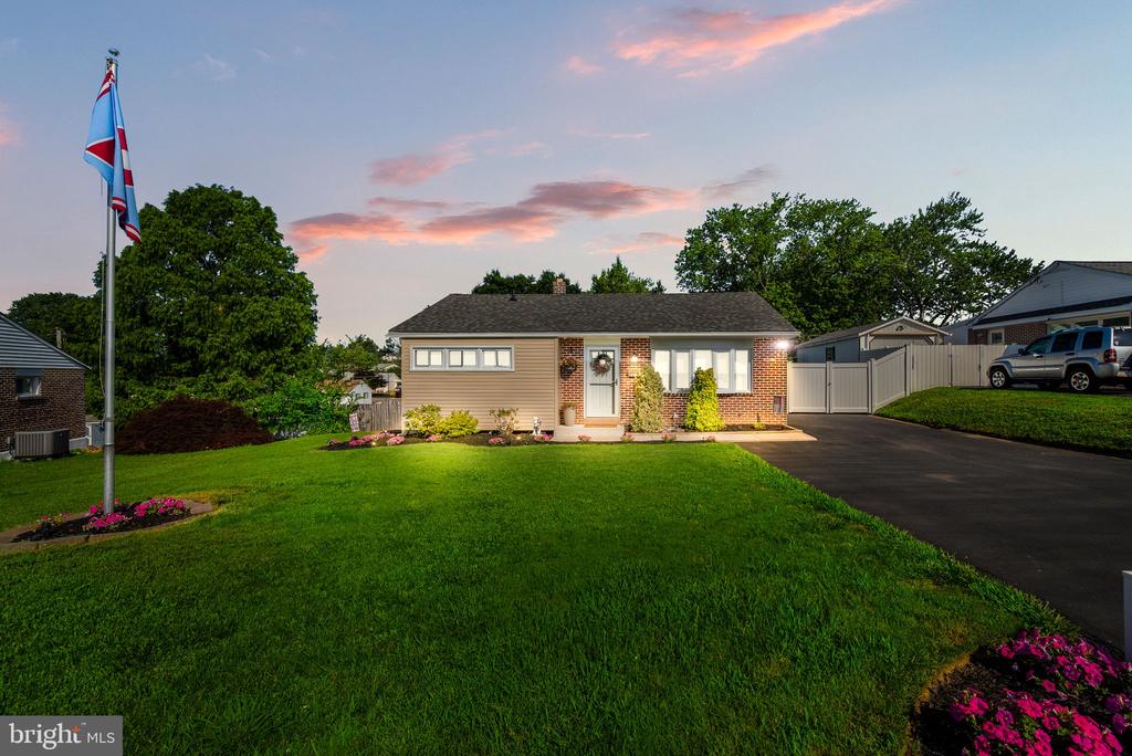 2218 LEE LANE