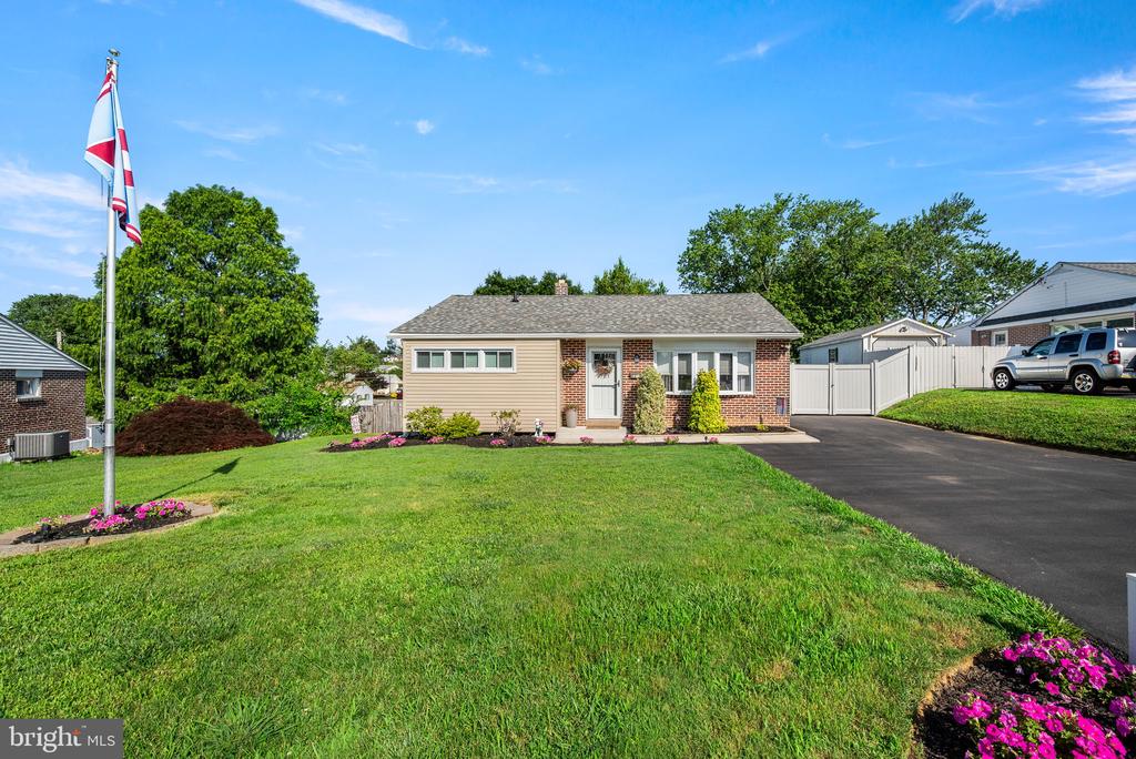 2218 LEE LANE