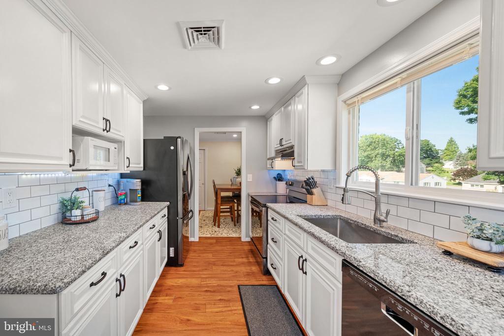 2218 LEE LANE