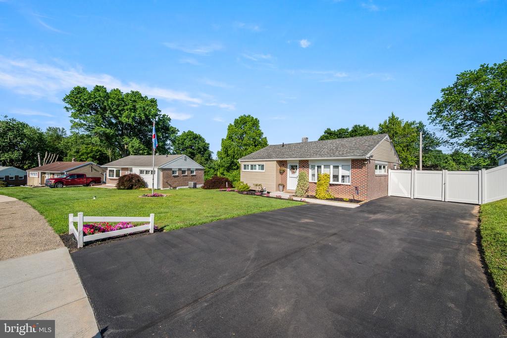 2218 LEE LANE