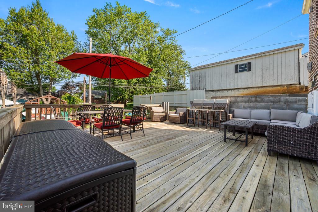 2218 LEE LANE