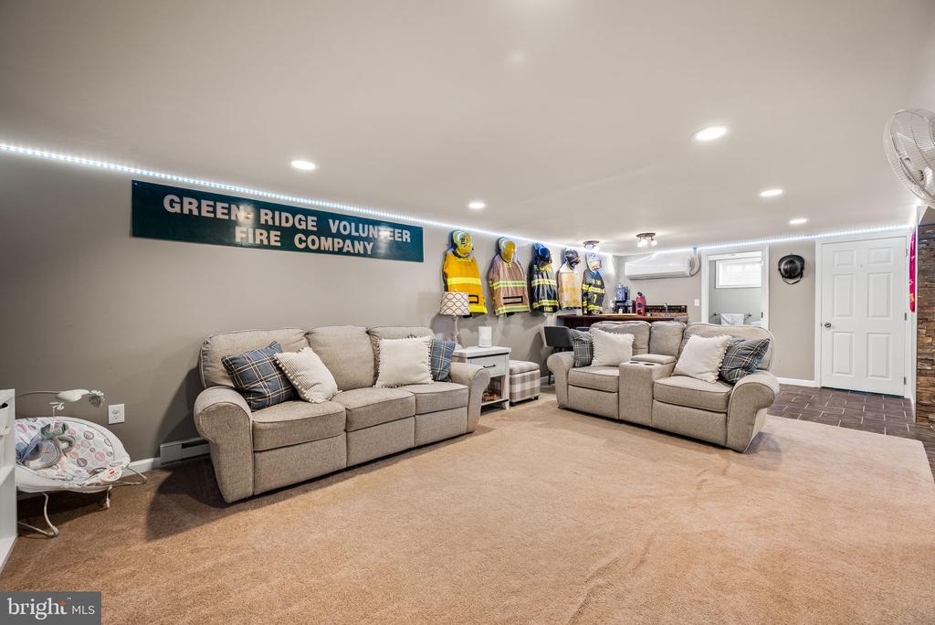 2218 LEE LANE