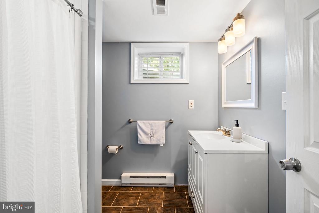 2218 LEE LANE