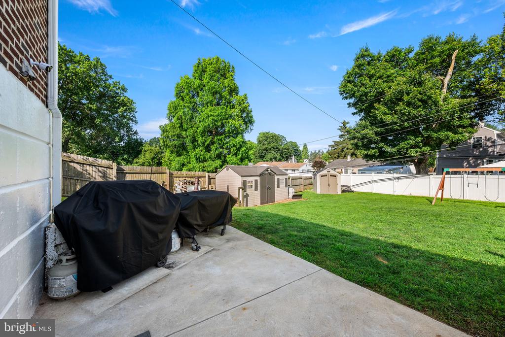 2218 LEE LANE