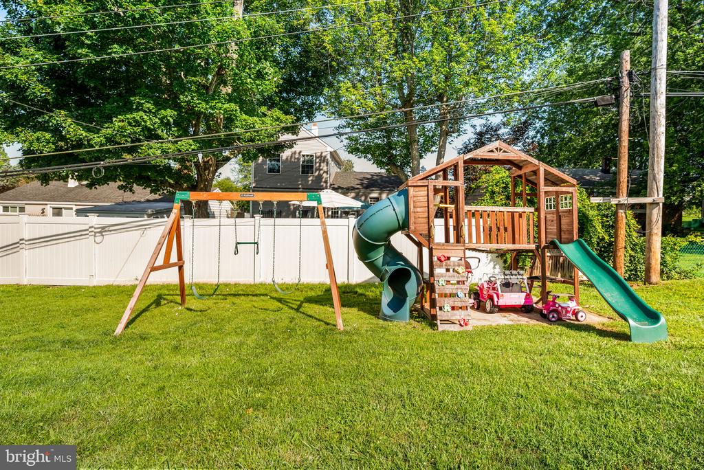2218 LEE LANE