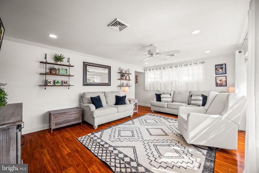 2218 LEE LANE