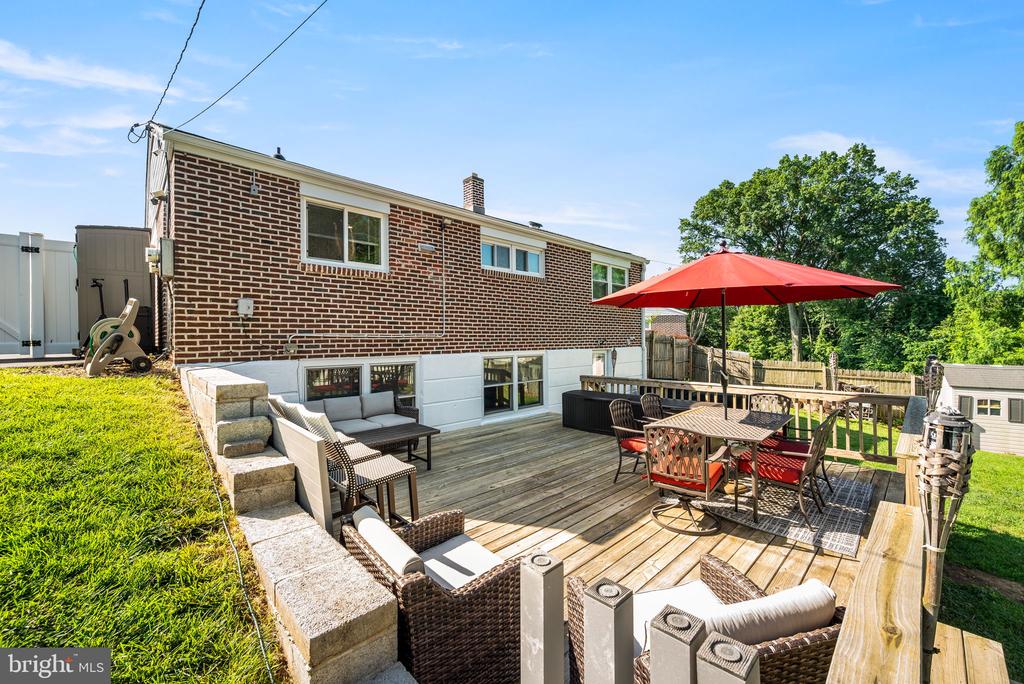 2218 LEE LANE