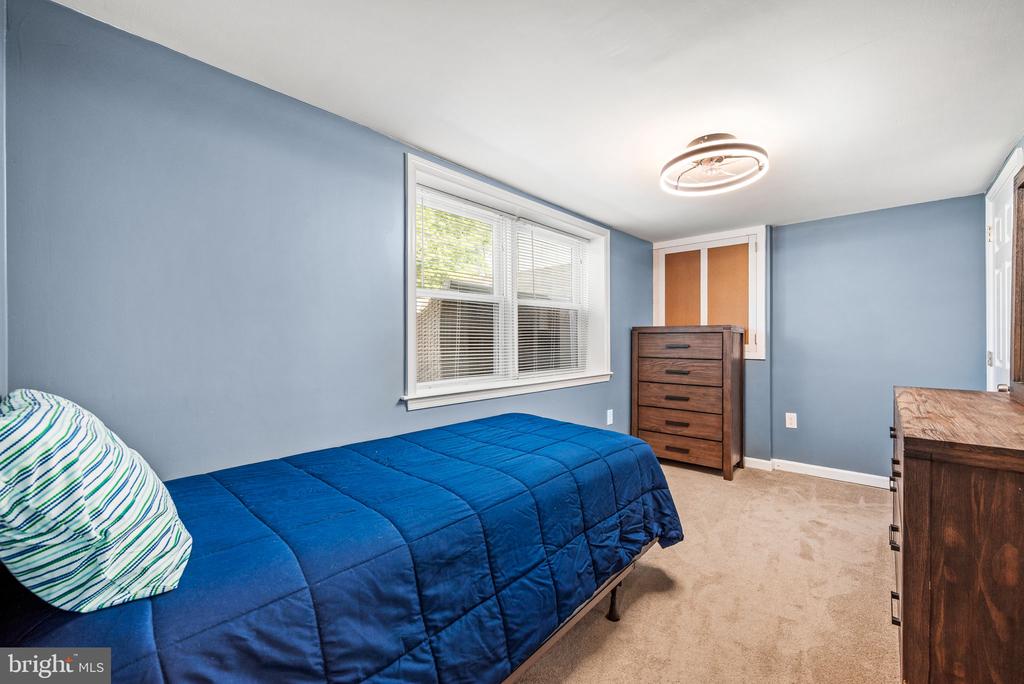 2218 LEE LANE