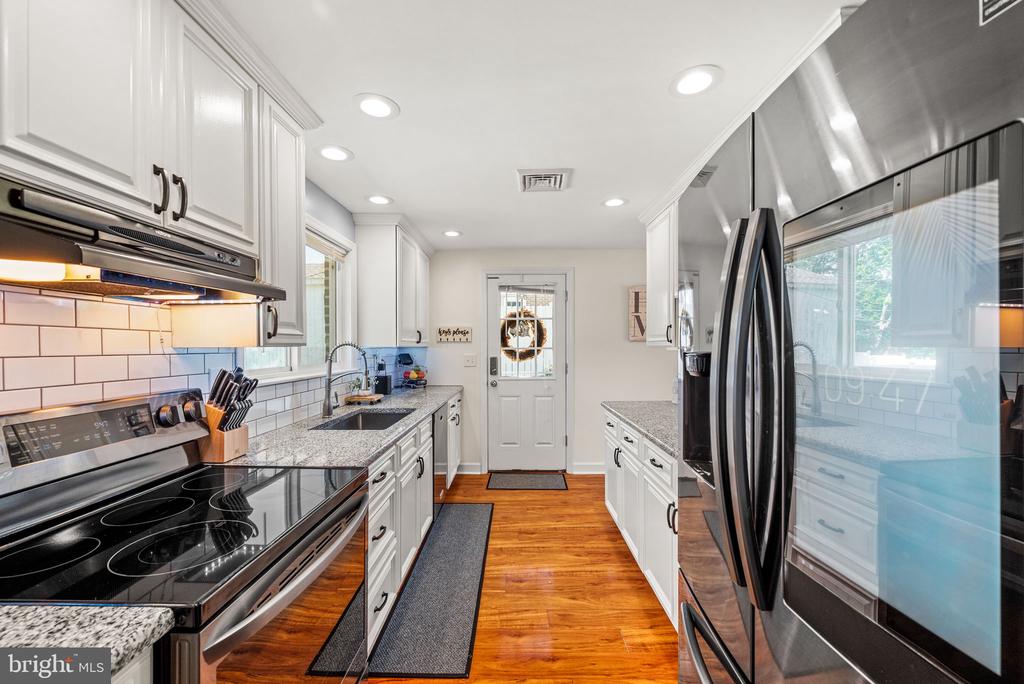 2218 LEE LANE