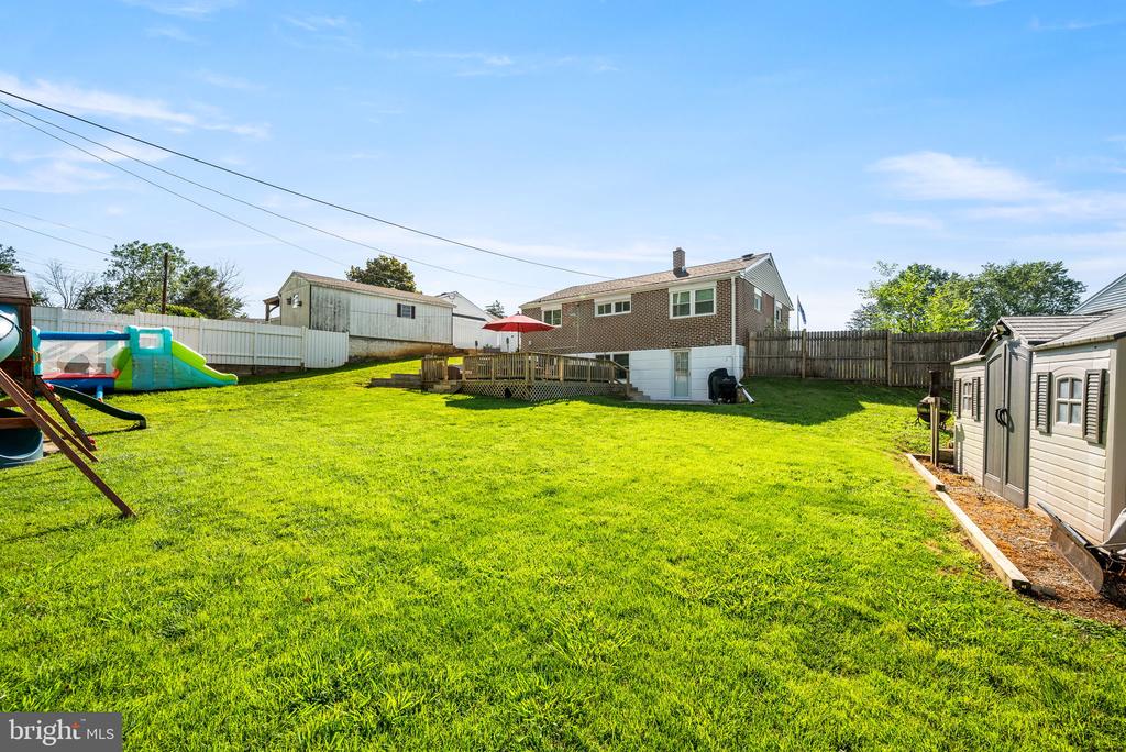 2218 LEE LANE