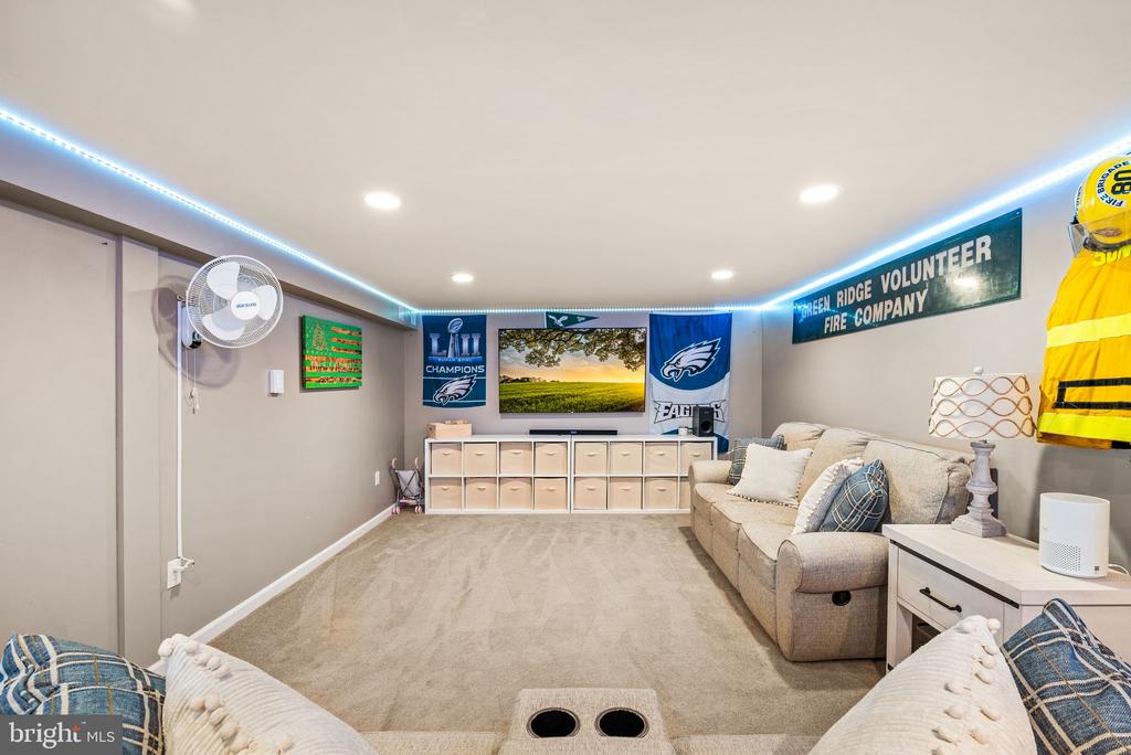 2218 LEE LANE