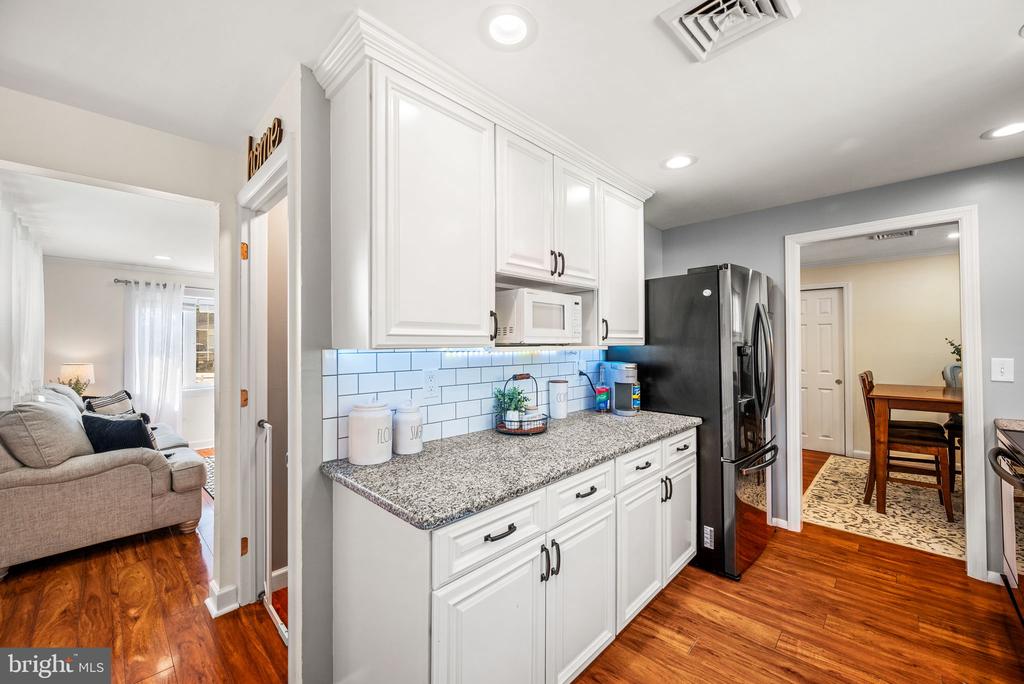 2218 LEE LANE