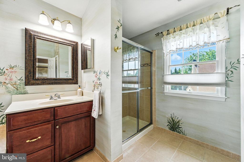33 THOMAS SPEAKMAN DRIVE