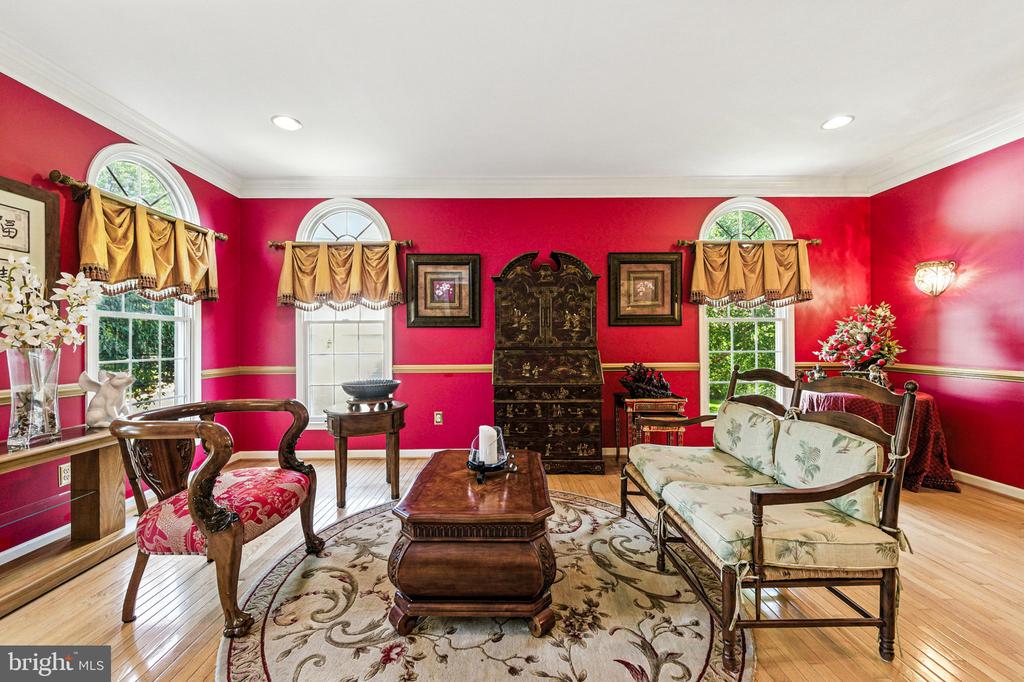 33 THOMAS SPEAKMAN DRIVE