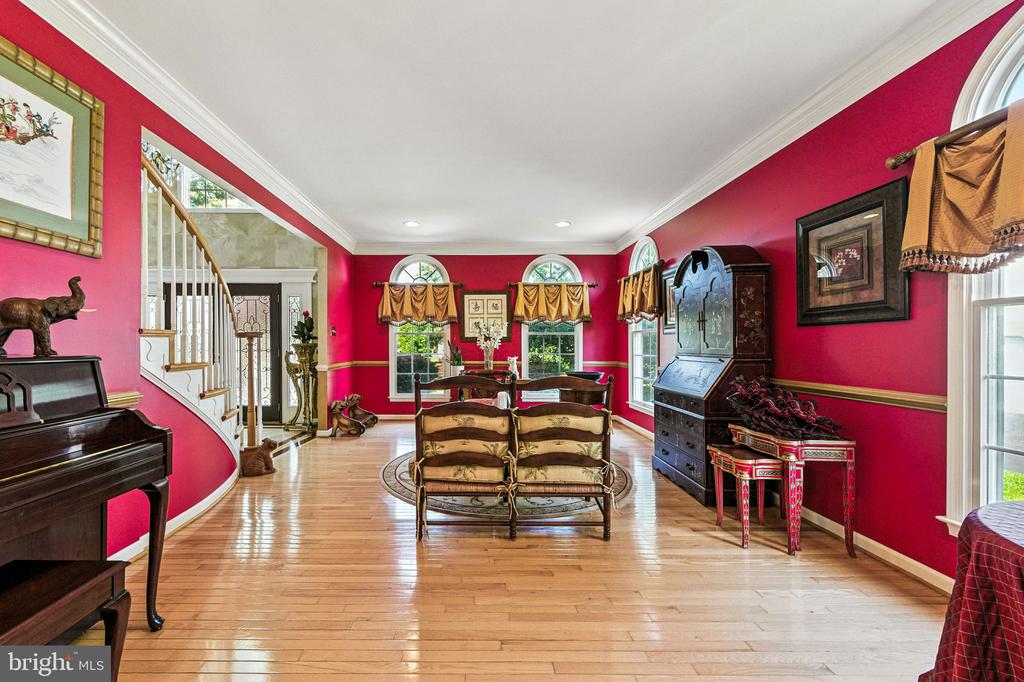33 THOMAS SPEAKMAN DRIVE