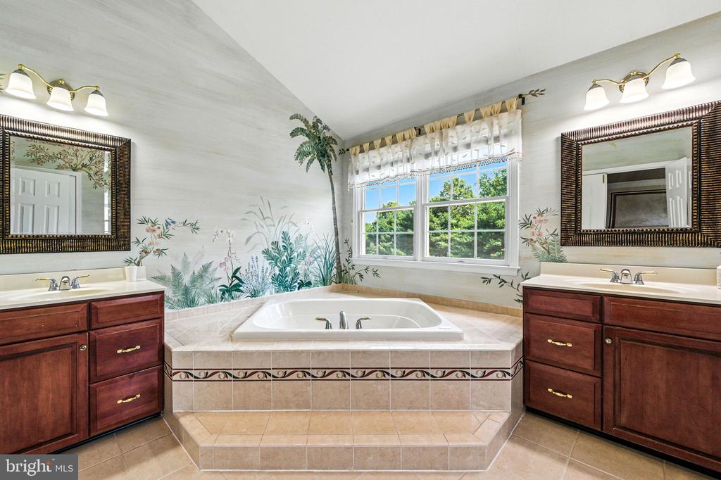 33 THOMAS SPEAKMAN DRIVE