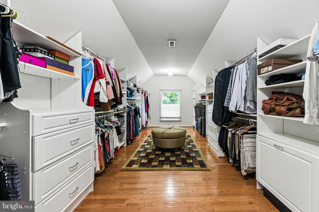33 THOMAS SPEAKMAN DRIVE