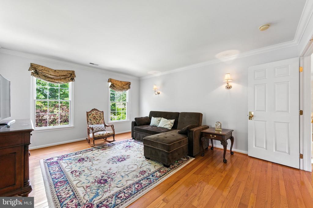 33 THOMAS SPEAKMAN DRIVE