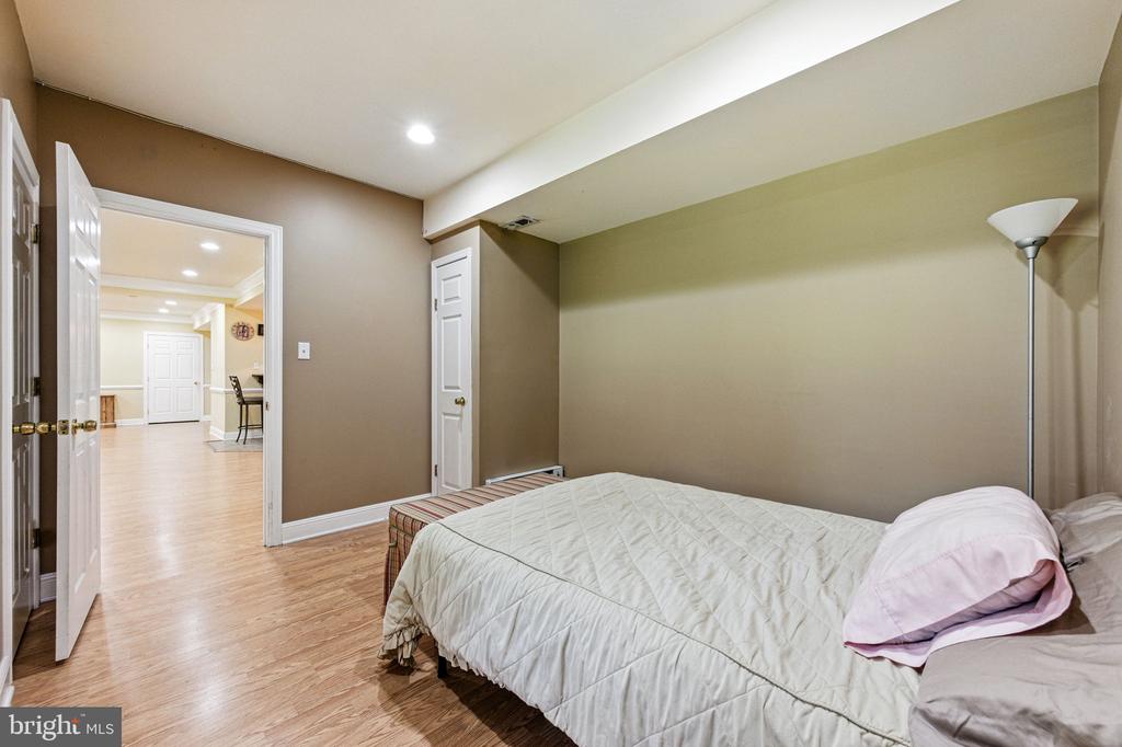 33 THOMAS SPEAKMAN DRIVE