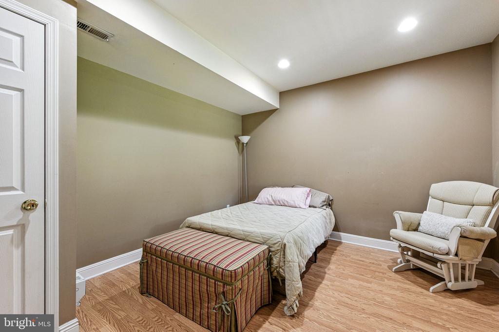 33 THOMAS SPEAKMAN DRIVE
