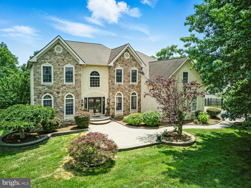33 THOMAS SPEAKMAN DRIVE