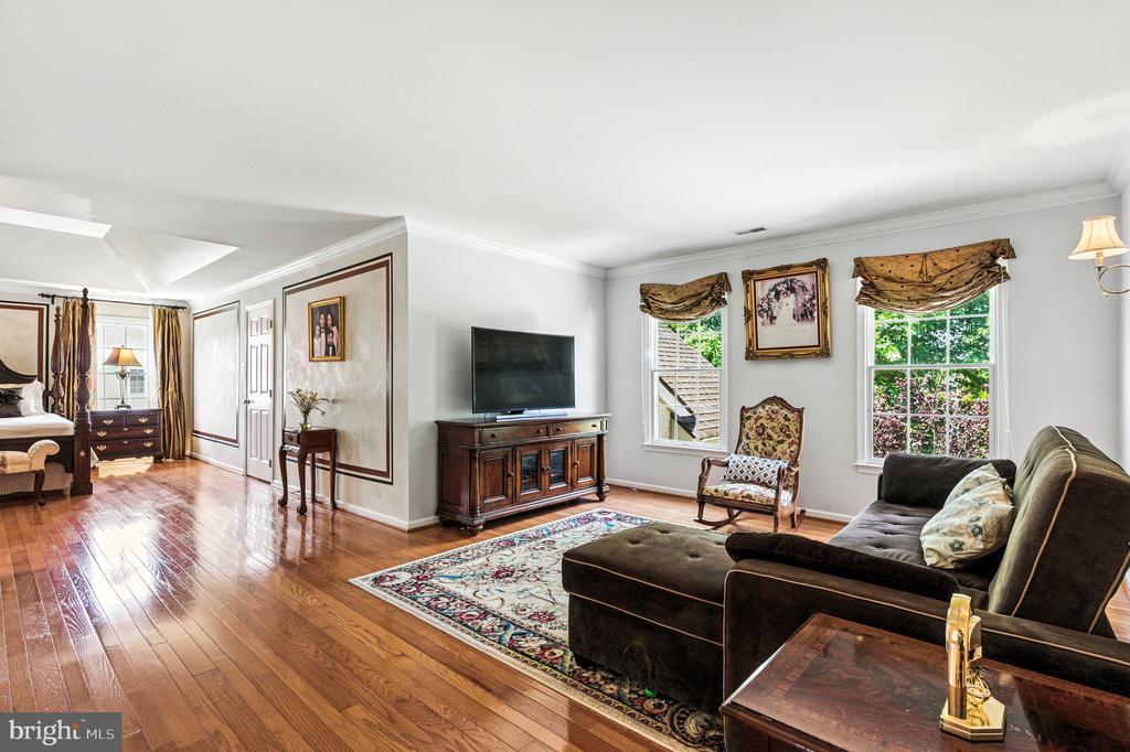33 THOMAS SPEAKMAN DRIVE