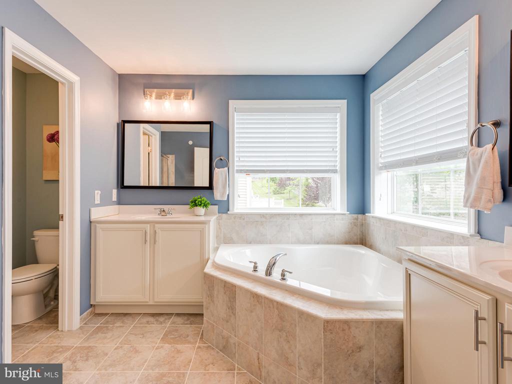 3576 MUIRWOOD DRIVE