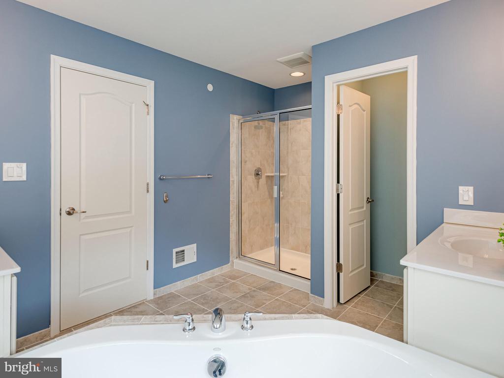 3576 MUIRWOOD DRIVE