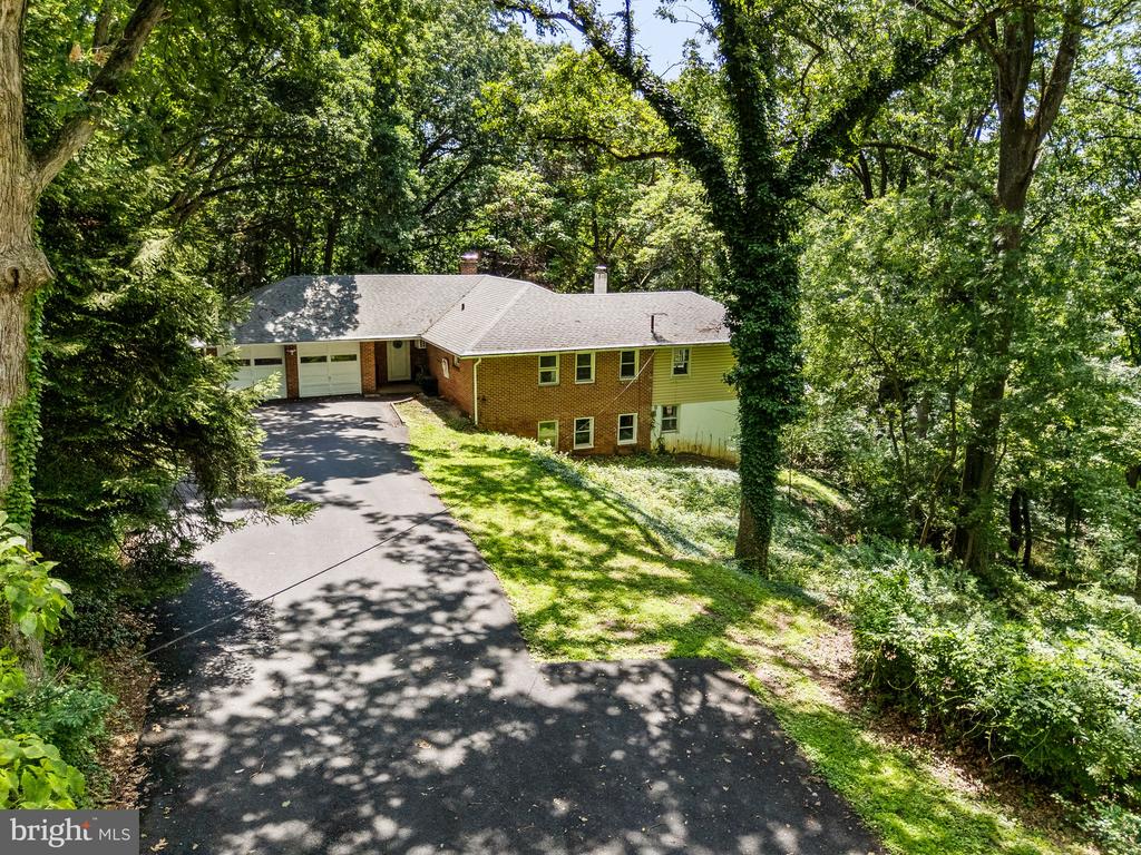454 KIRK LANE