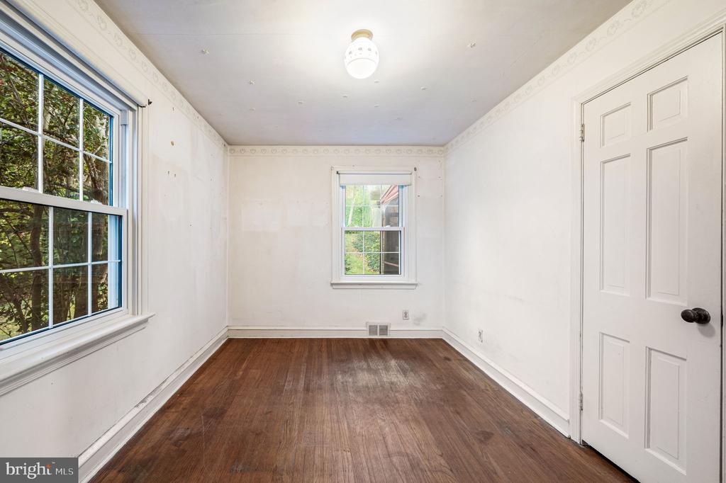 208 MARTROY LANE