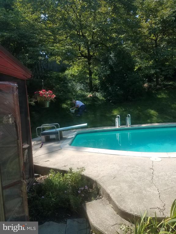 208 MARTROY LANE