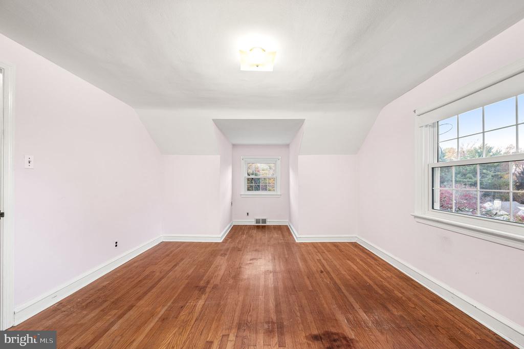 208 MARTROY LANE