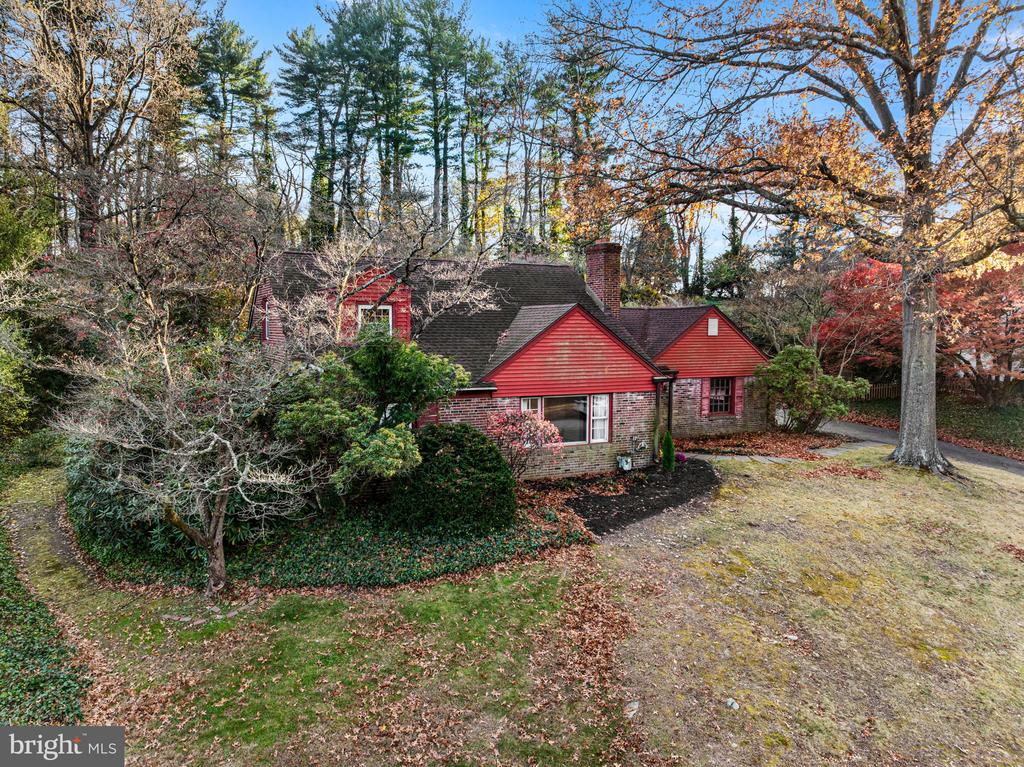 208 MARTROY LANE