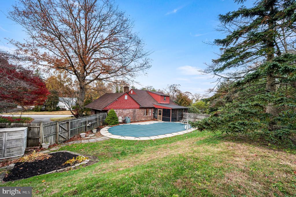 208 MARTROY LANE