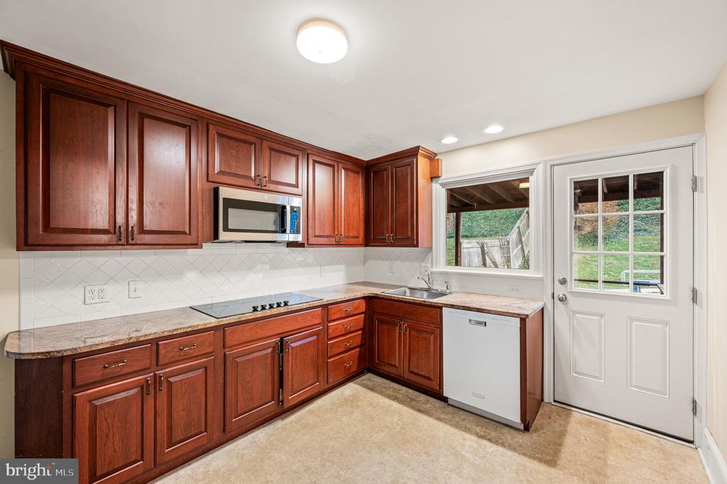208 MARTROY LANE