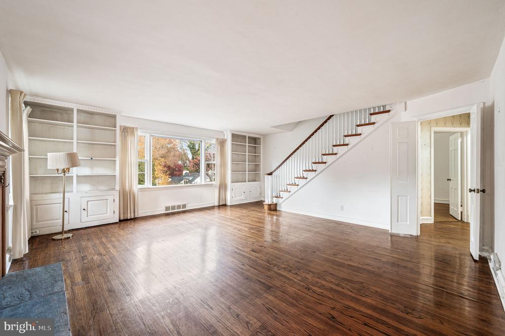 208 MARTROY LANE