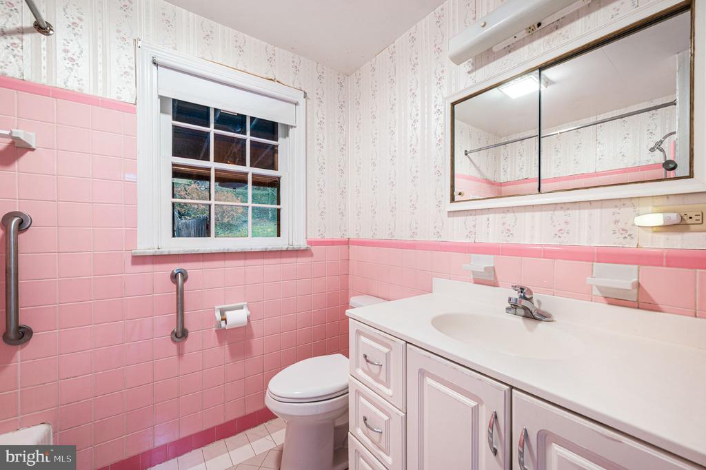 208 MARTROY LANE