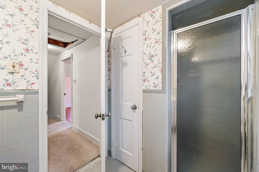 208 MARTROY LANE