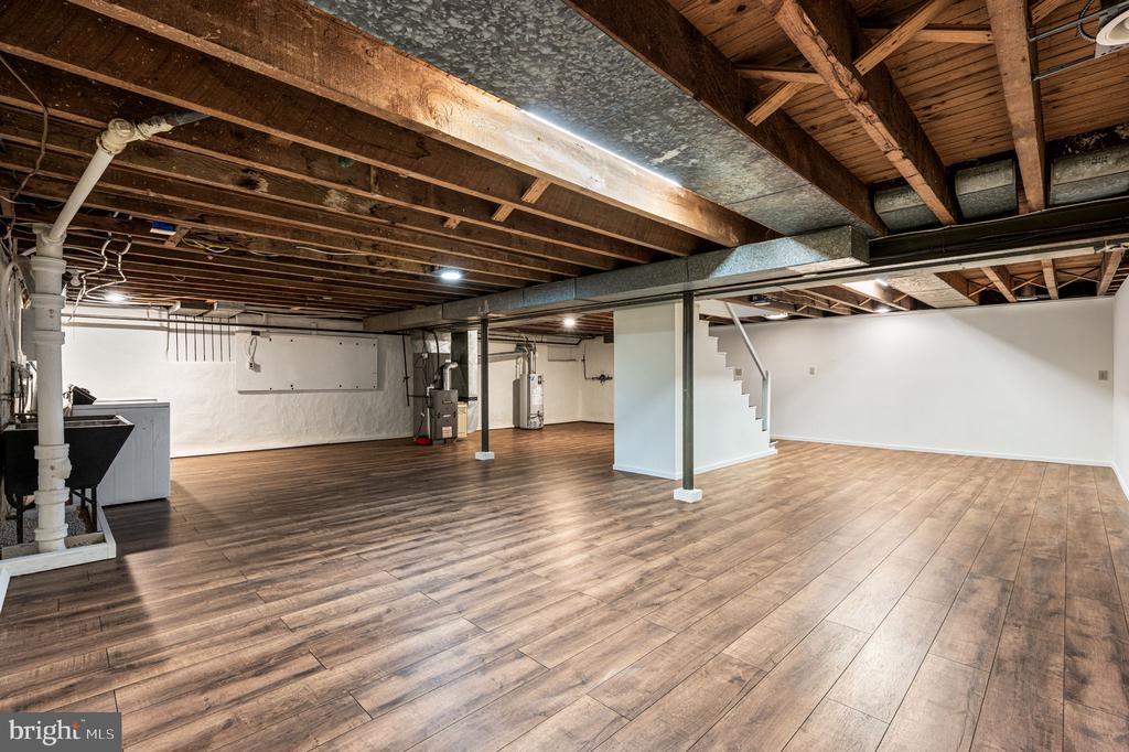 208 MARTROY LANE