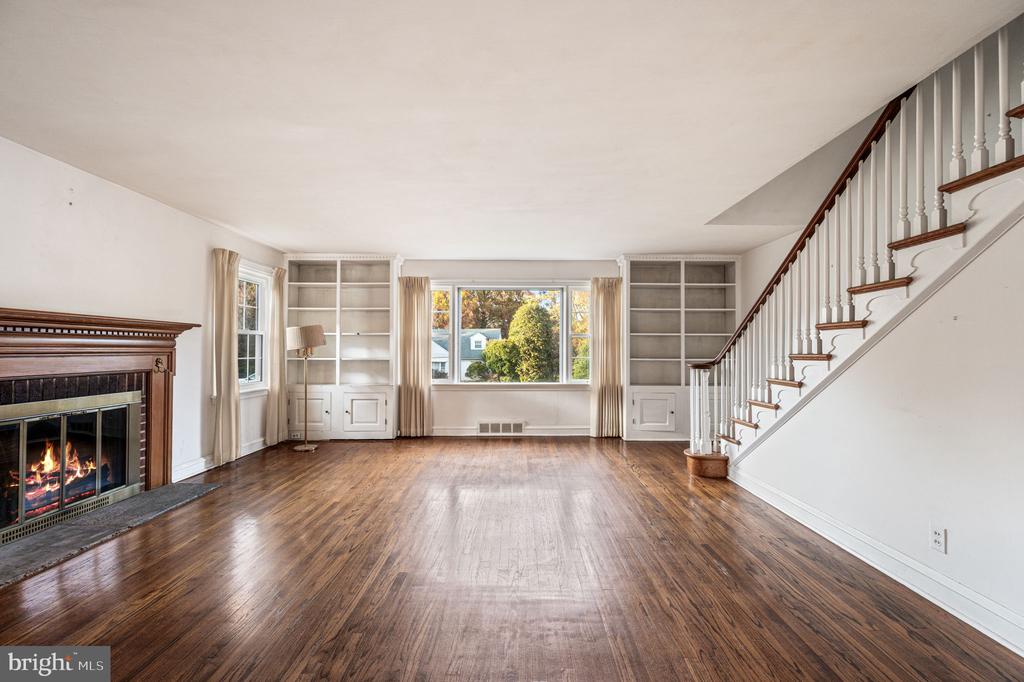 208 MARTROY LANE