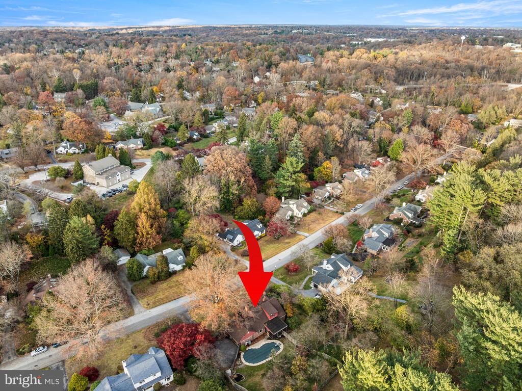 208 MARTROY LANE