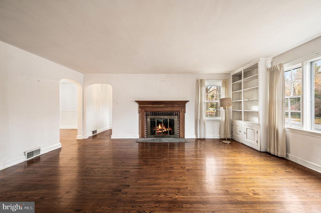 208 MARTROY LANE