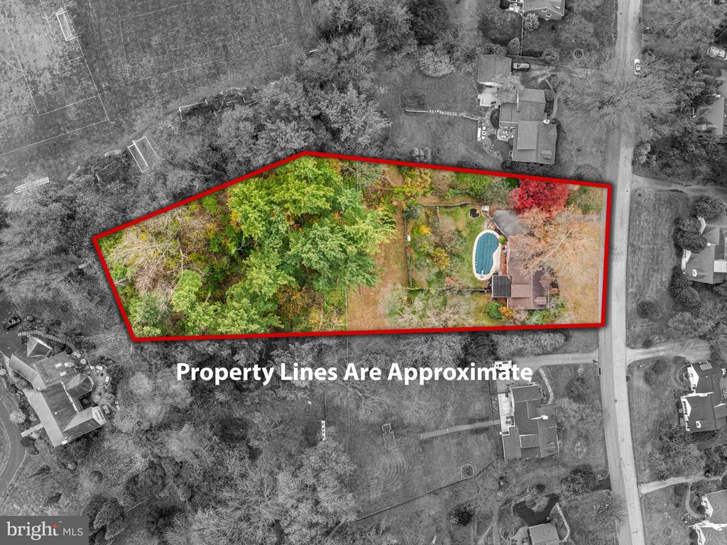 208 MARTROY LANE