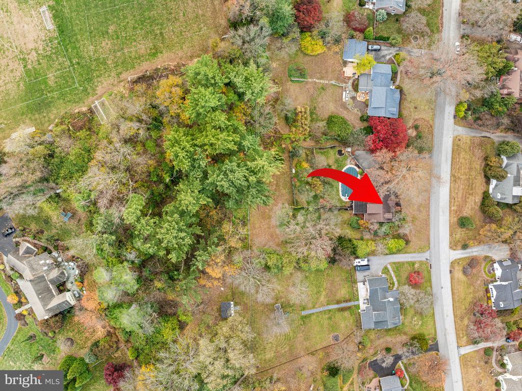 208 MARTROY LANE