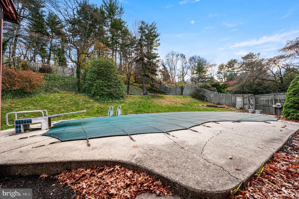 208 MARTROY LANE