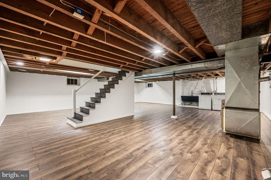 208 MARTROY LANE
