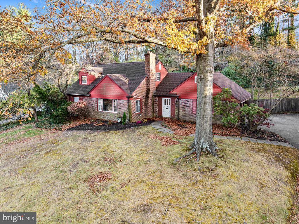208 MARTROY LANE