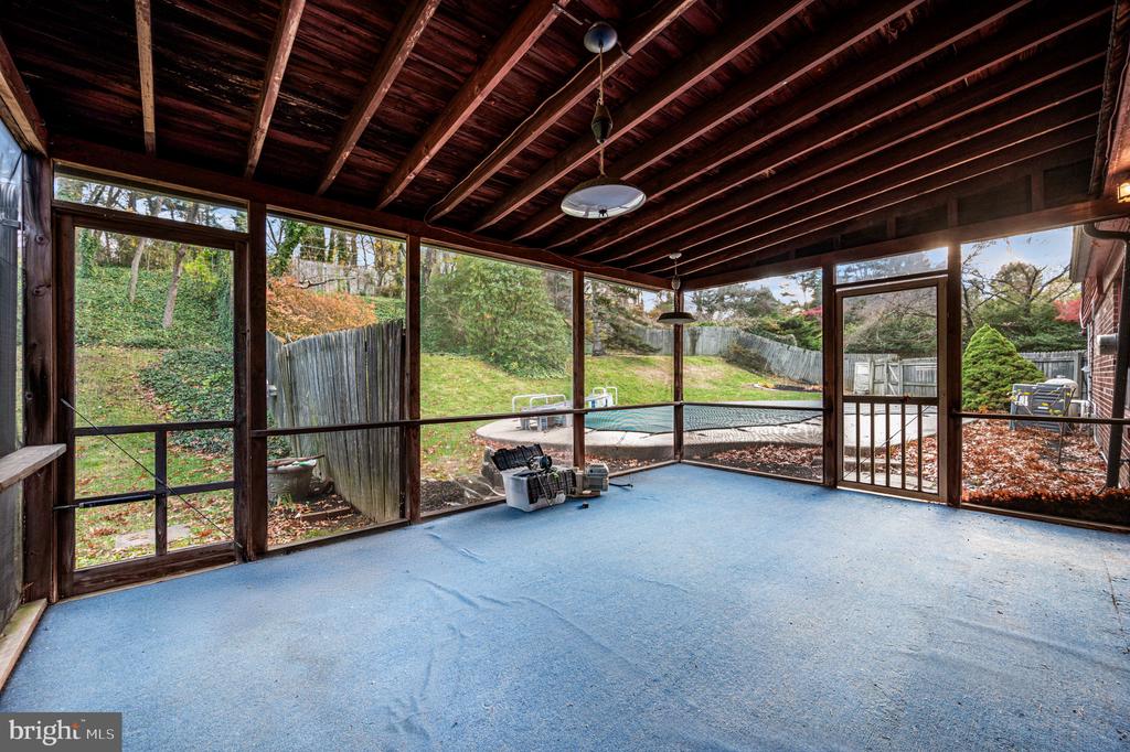 208 MARTROY LANE
